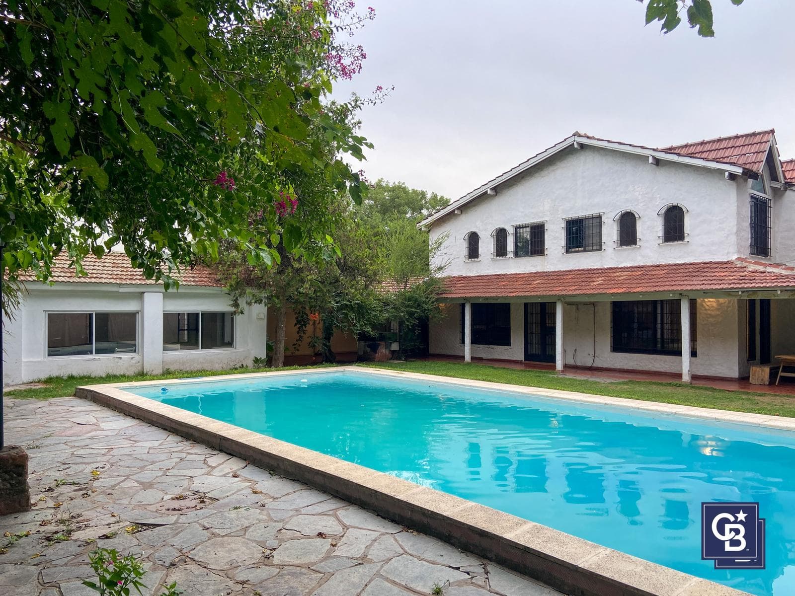 5-Room Country House for Sale with Pool and Barbecue Area in Pilar