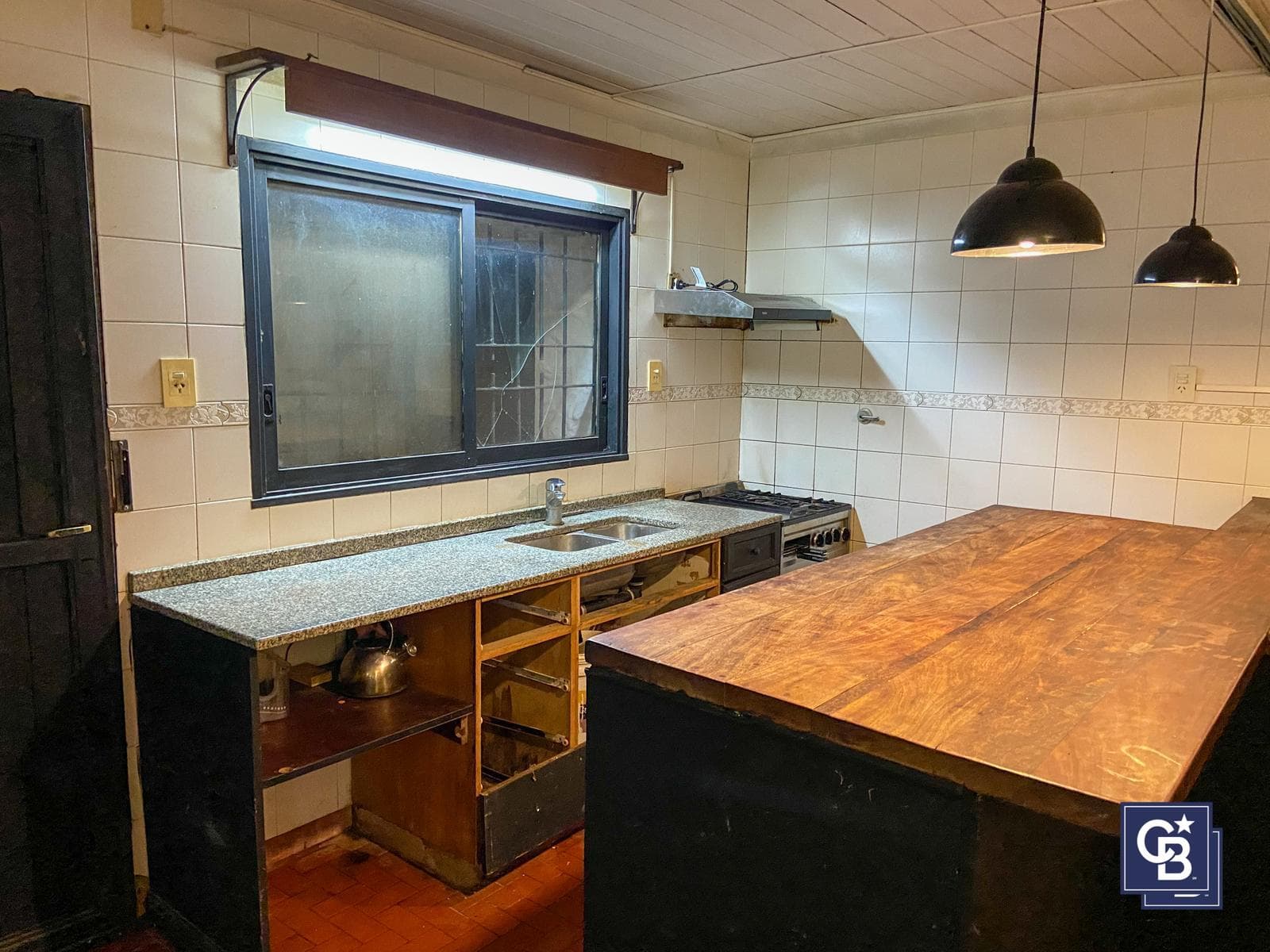 5-Room Country House for Sale with Pool and Barbecue Area in Pilar