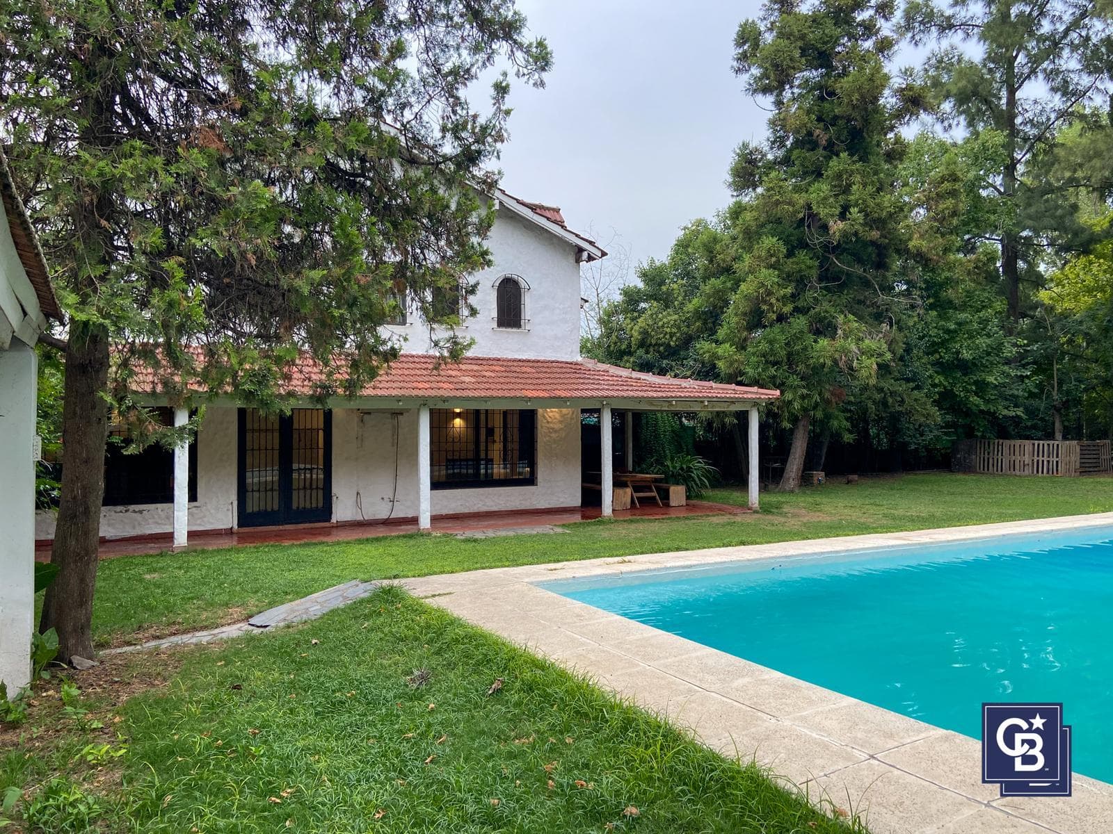 5-Room Country House for Sale with Pool and Barbecue Area in Pilar