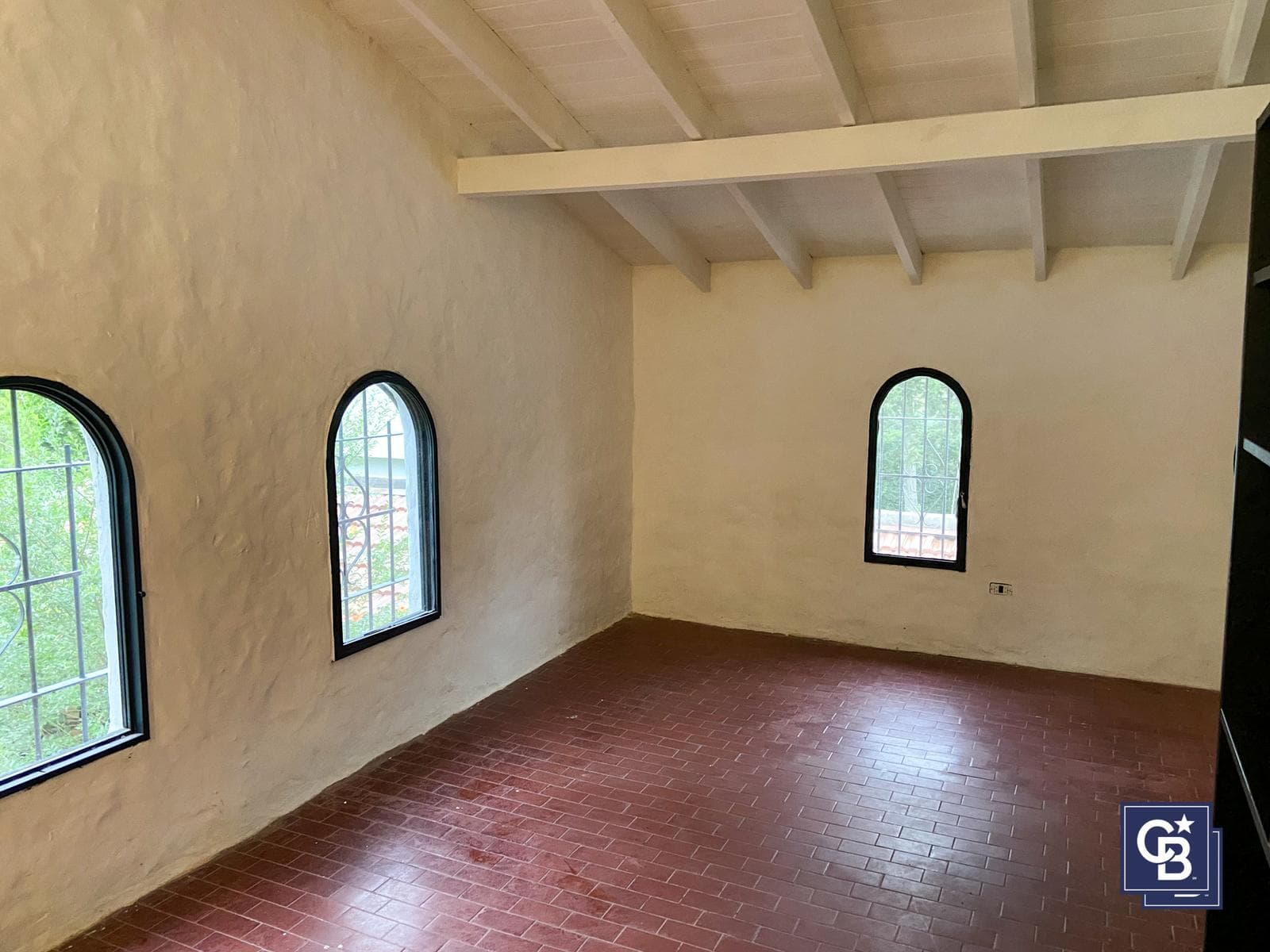 5-Room Country House for Sale with Pool and Barbecue Area in Pilar