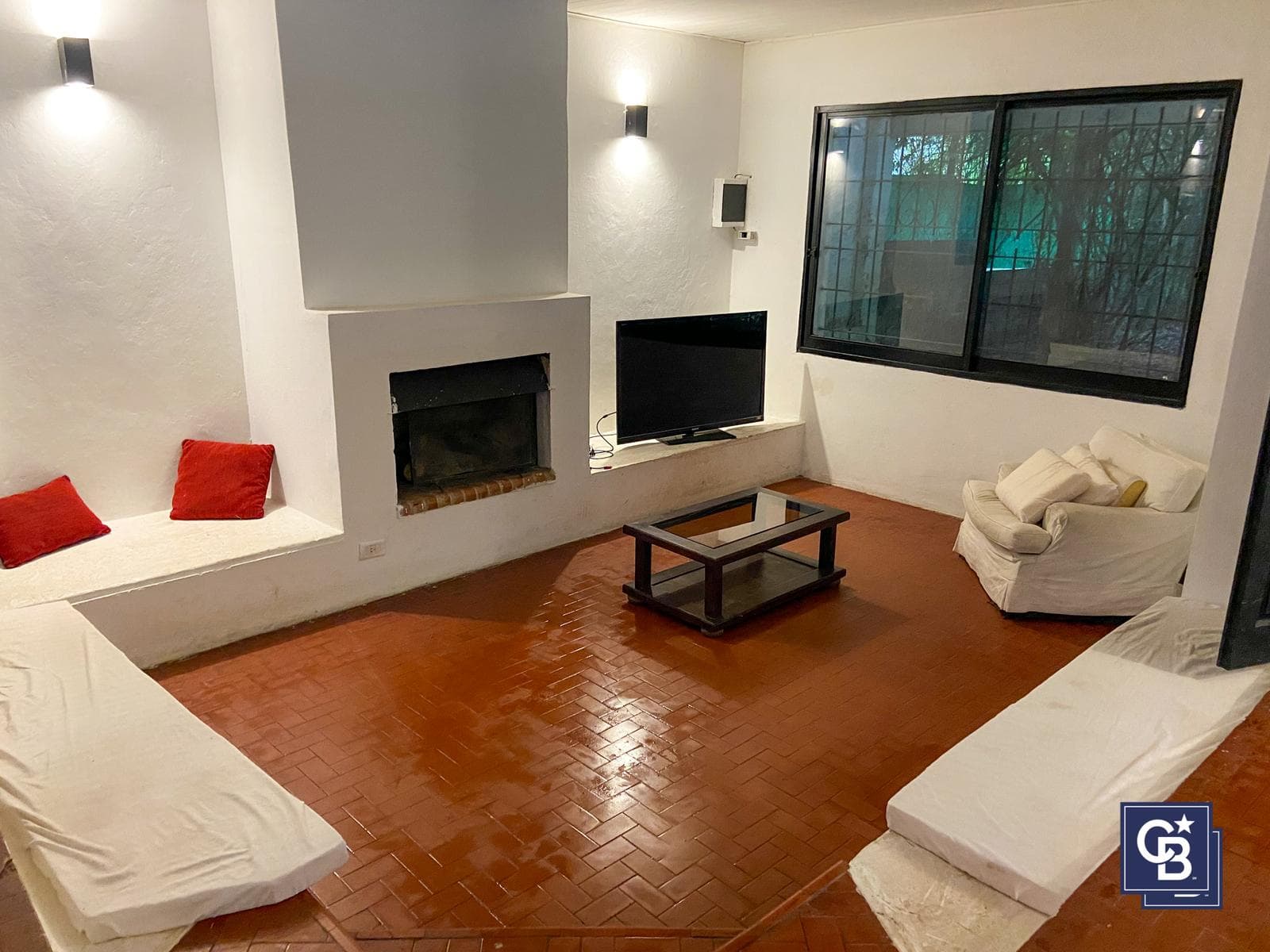 5-Room Country House for Sale with Pool and Barbecue Area in Pilar