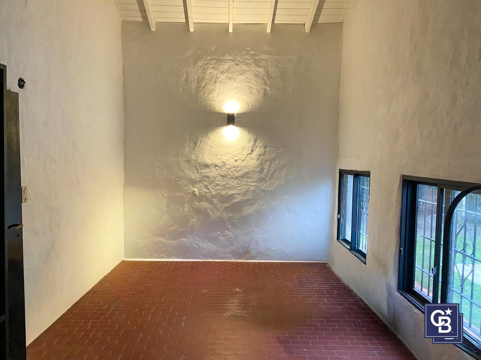 5-Room Country House for Sale with Pool and Barbecue Area in Pilar