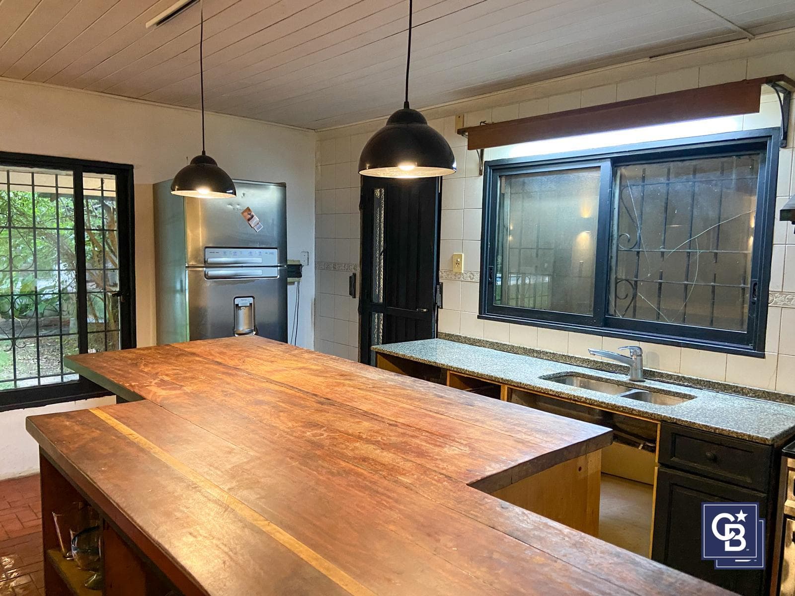 5-Room Country House for Sale with Pool and Barbecue Area in Pilar