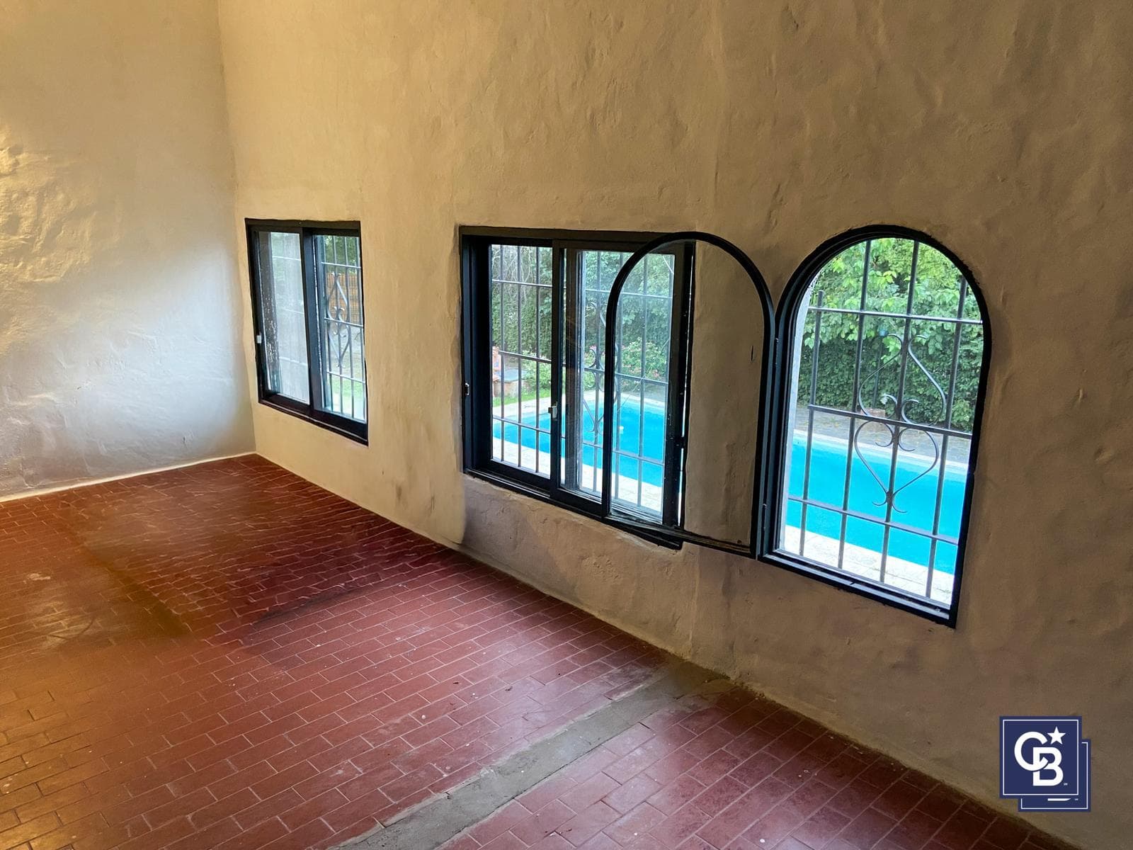 5-Room Country House for Sale with Pool and Barbecue Area in Pilar