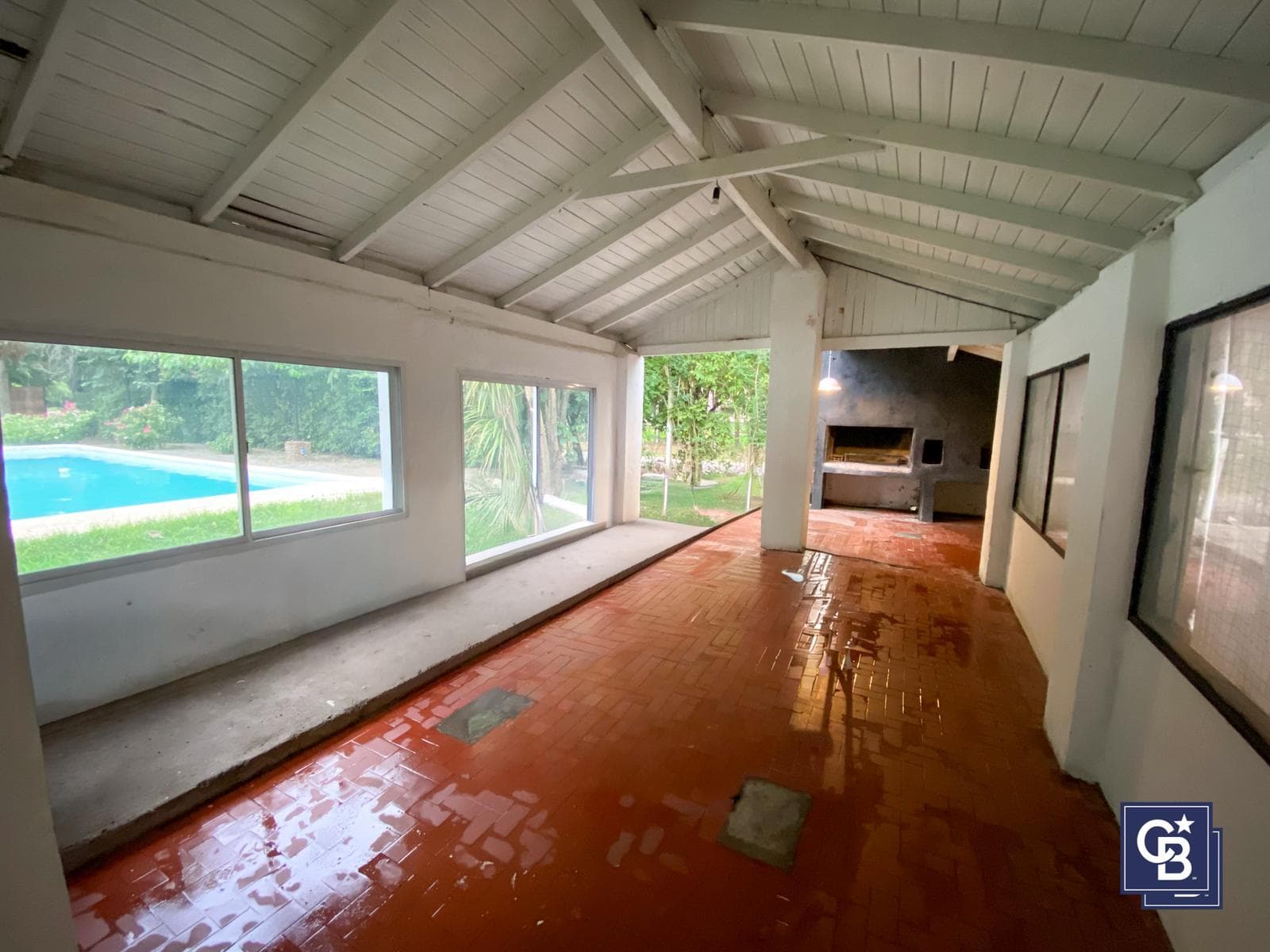 5-Room Country House for Sale with Pool and Barbecue Area in Pilar