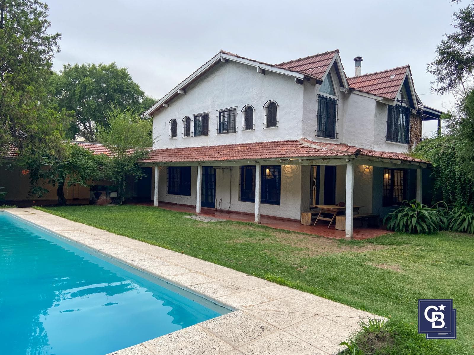 5-Room Country House for Sale with Pool and Barbecue Area in Pilar