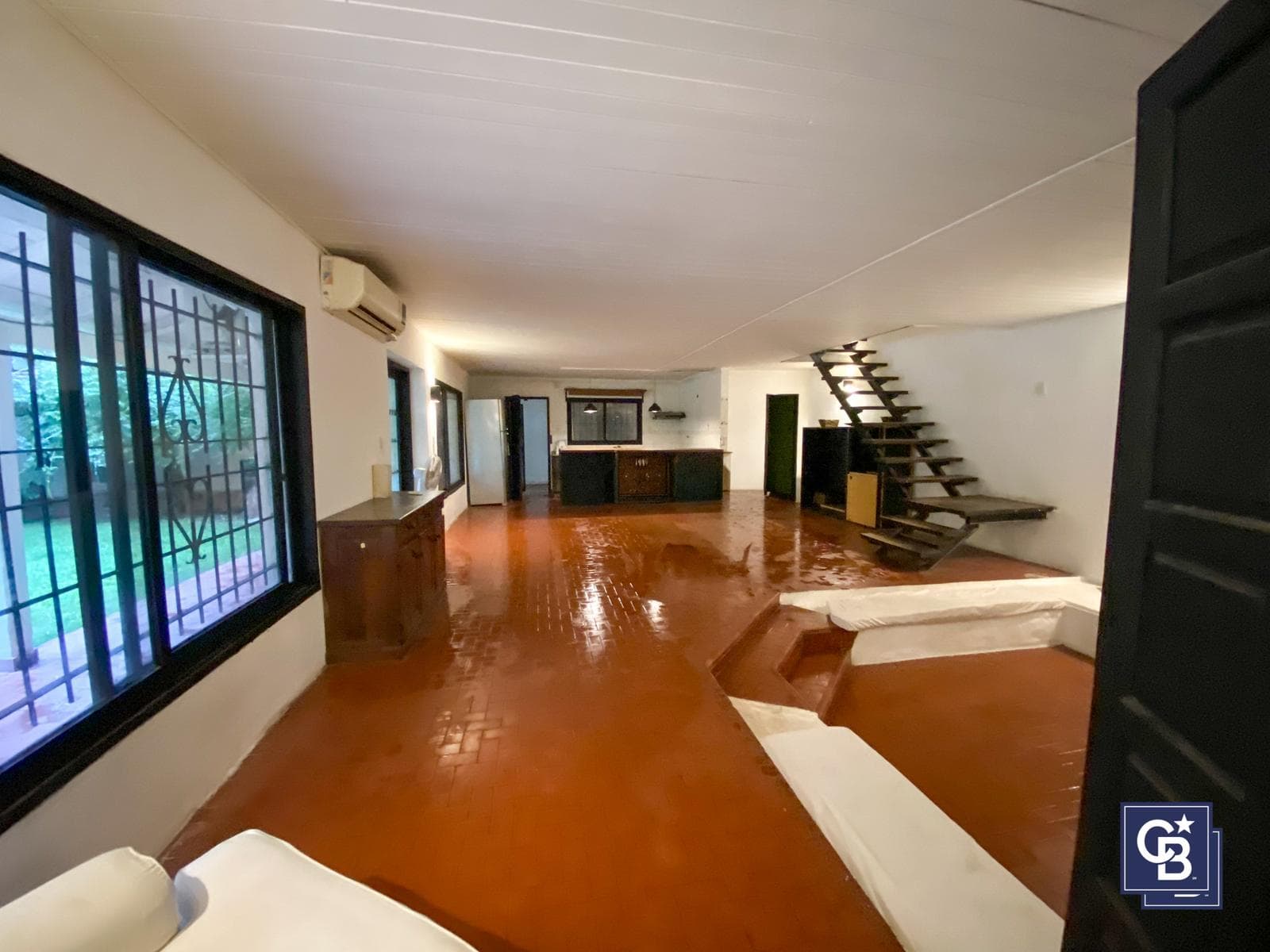 5-Room Country House for Sale with Pool and Barbecue Area in Pilar