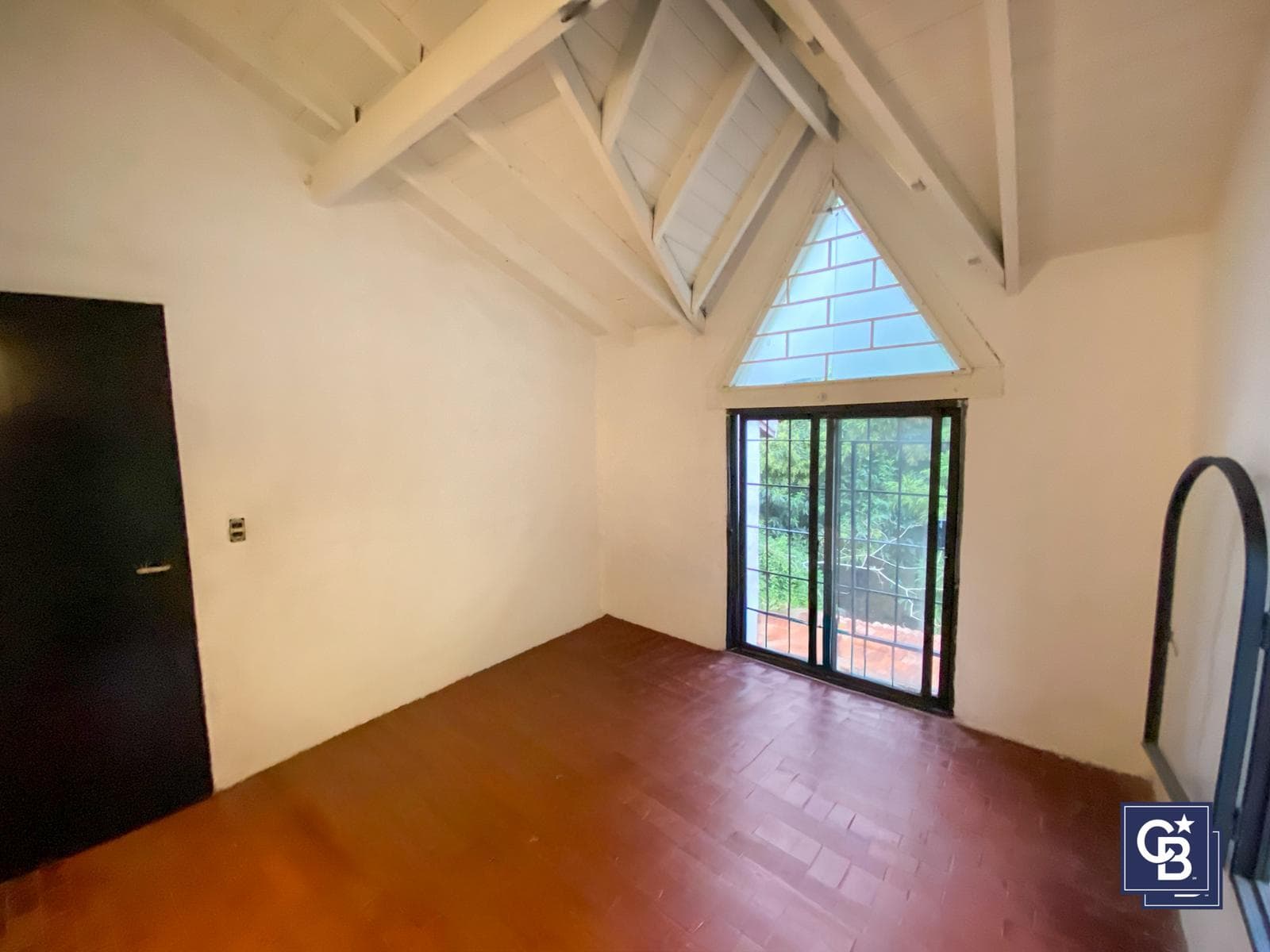 5-Room Country House for Sale with Pool and Barbecue Area in Pilar
