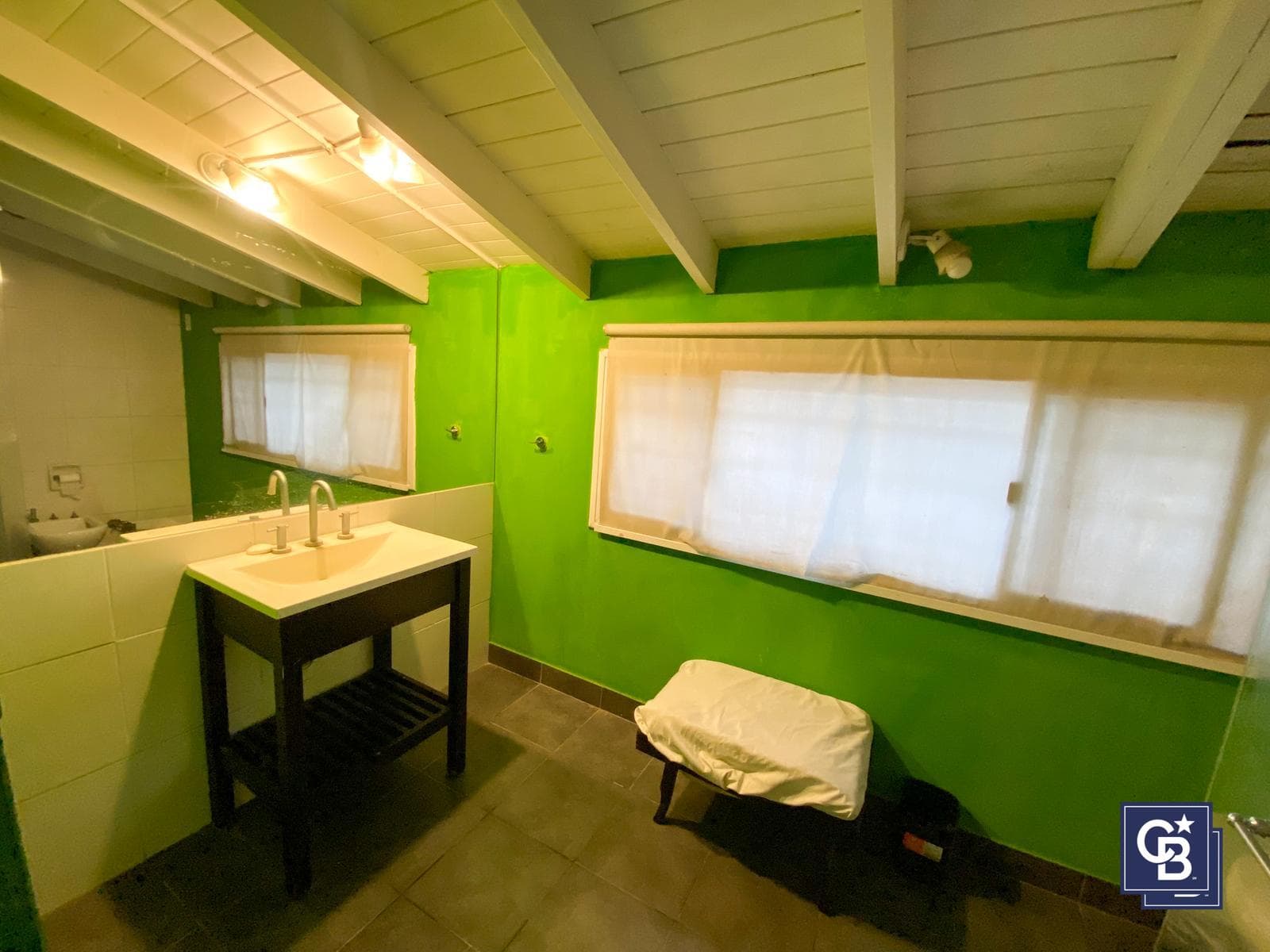 5-Room Country House for Sale with Pool and Barbecue Area in Pilar