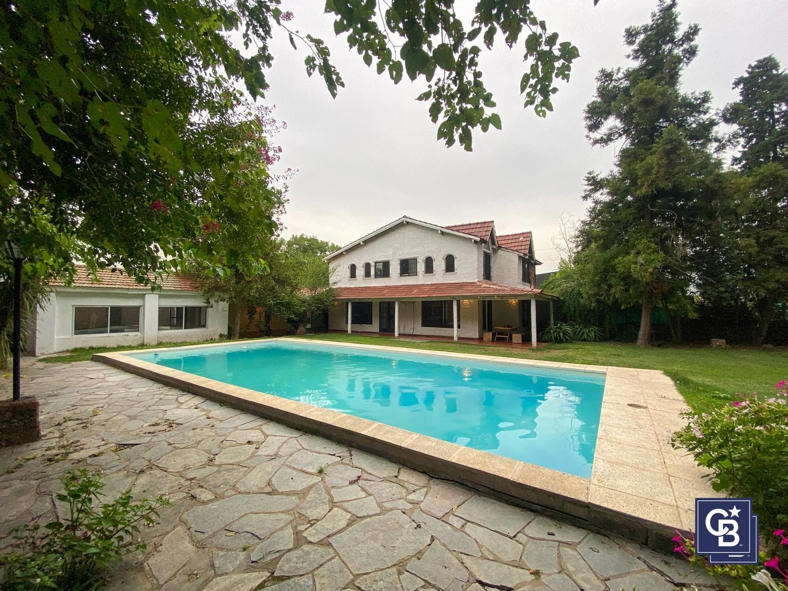 5-Room Country House for Sale with Pool and Barbecue Area in Pilar