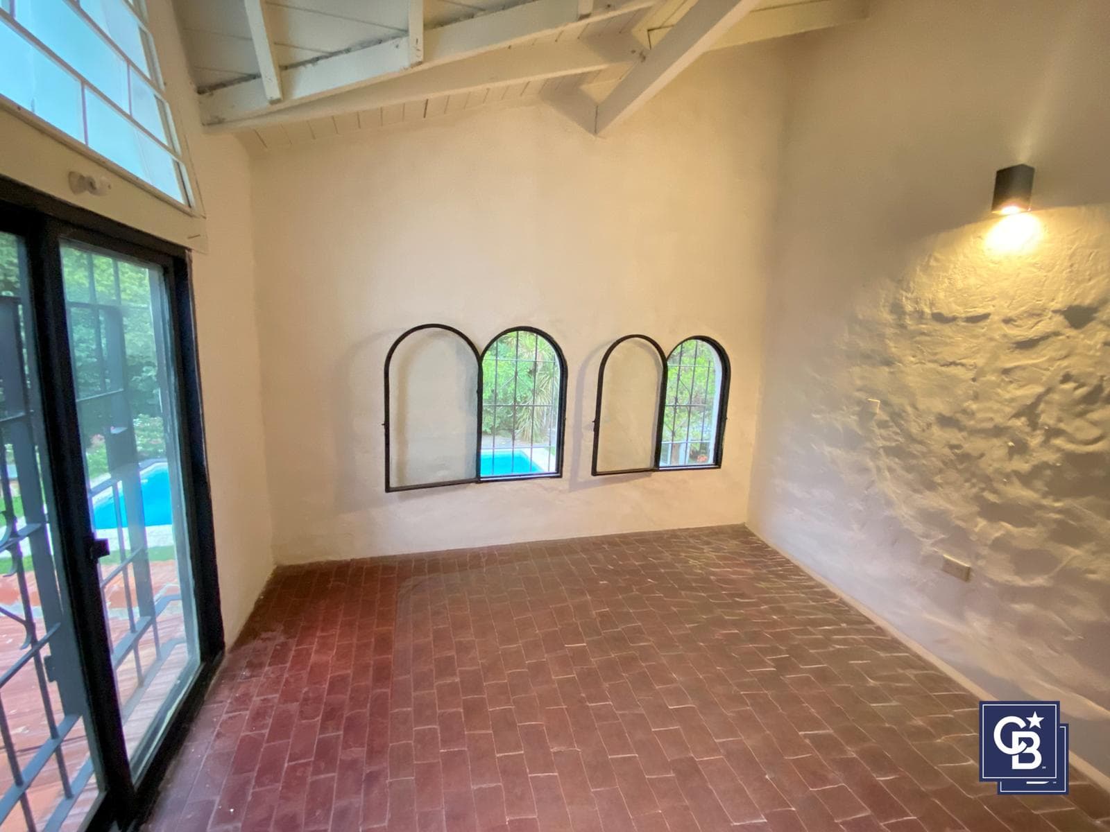5-Room Country House for Sale with Pool and Barbecue Area in Pilar