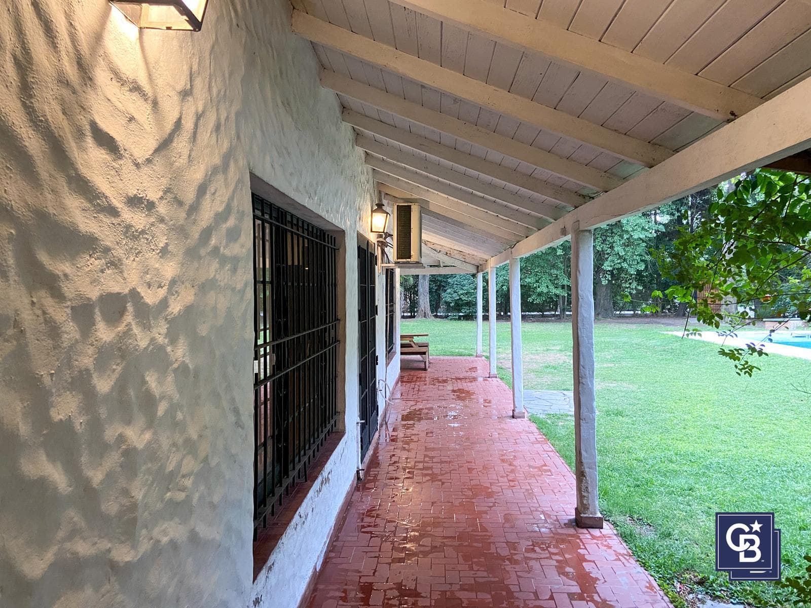 5-Room Country House for Sale with Pool and Barbecue Area in Pilar