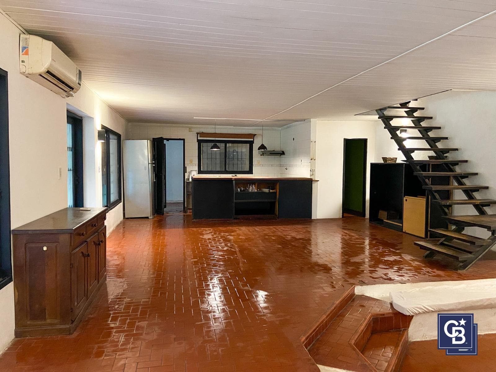 5-Room Country House for Sale with Pool and Barbecue Area in Pilar