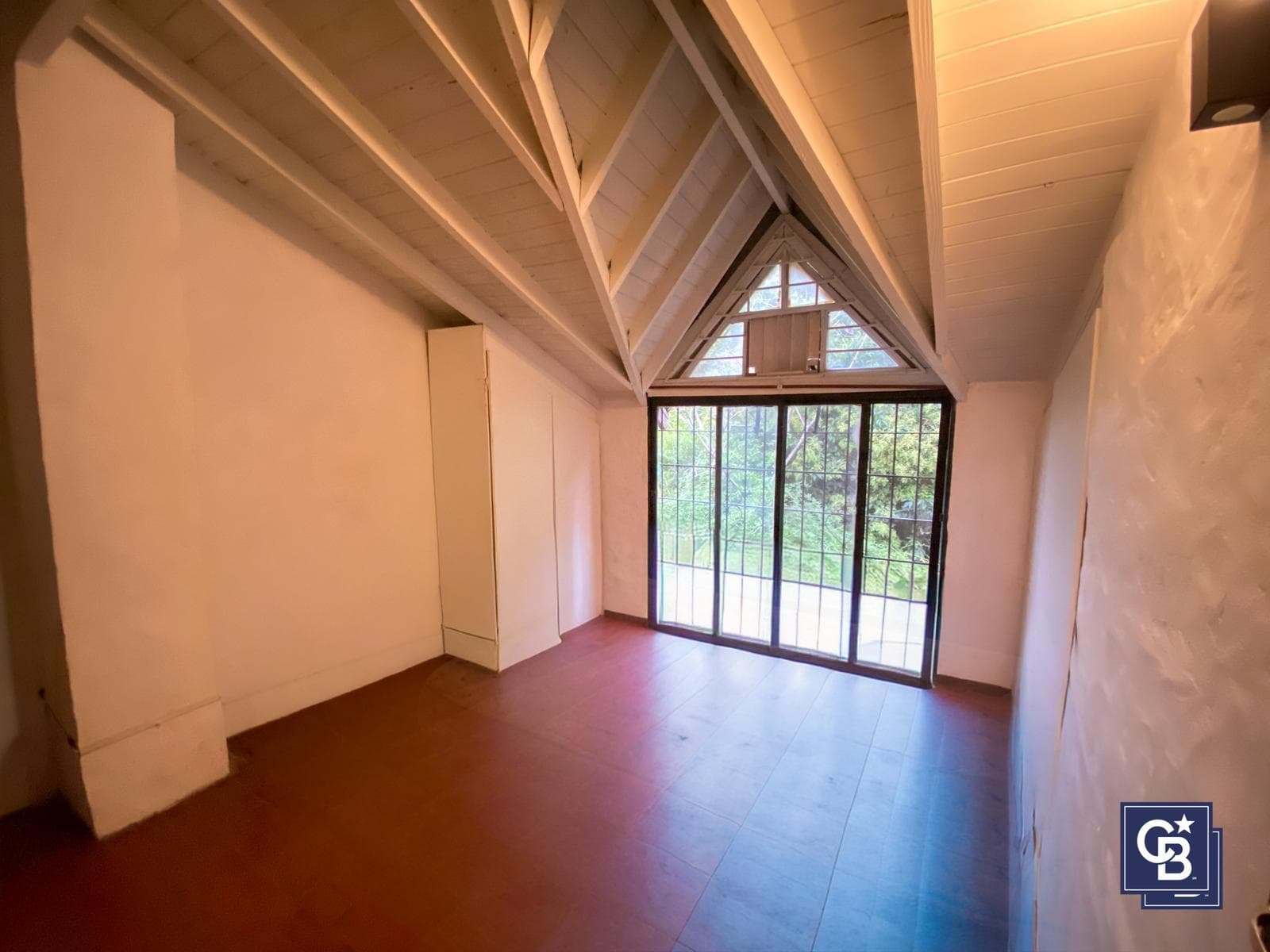 5-Room Country House for Sale with Pool and Barbecue Area in Pilar