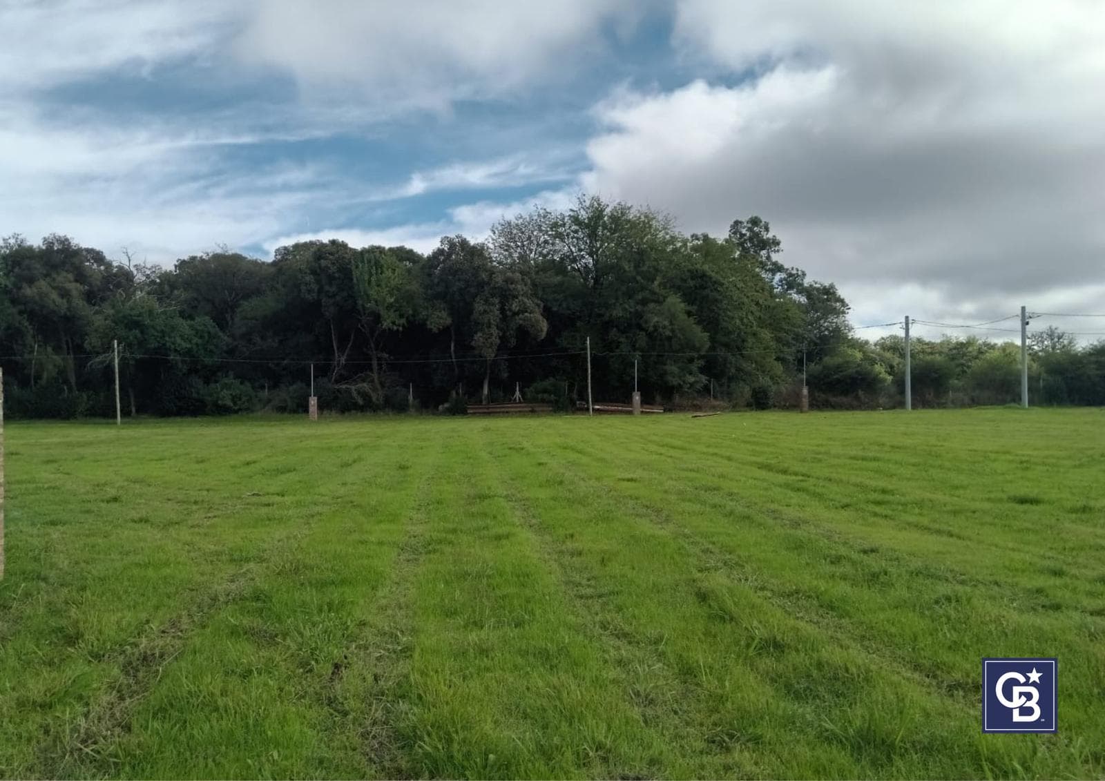 588 m² lot for sale in a cul-de-sac in the semi-gated Las Lomas de Escobar neighborhood