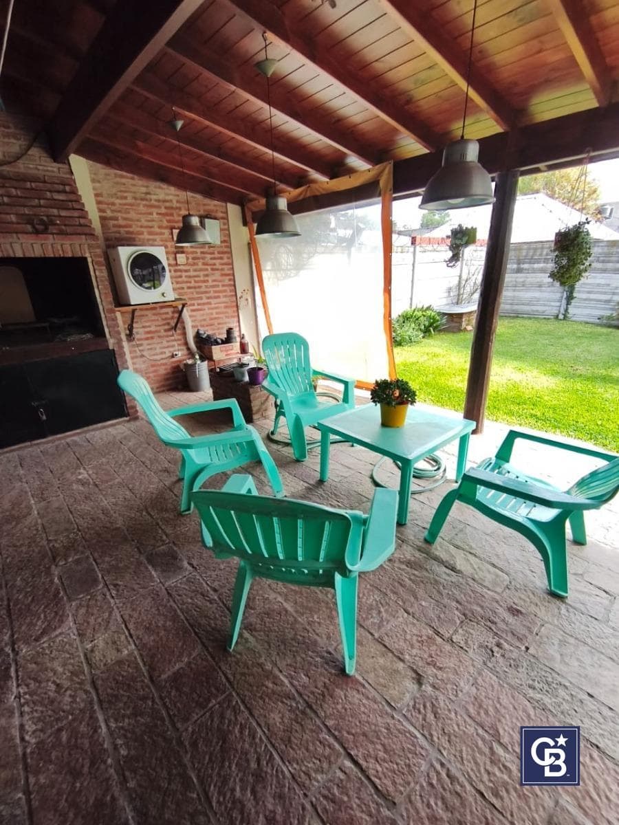 4-Room House for Sale, Eligible for Financing, in Pilar, Champagnat Area