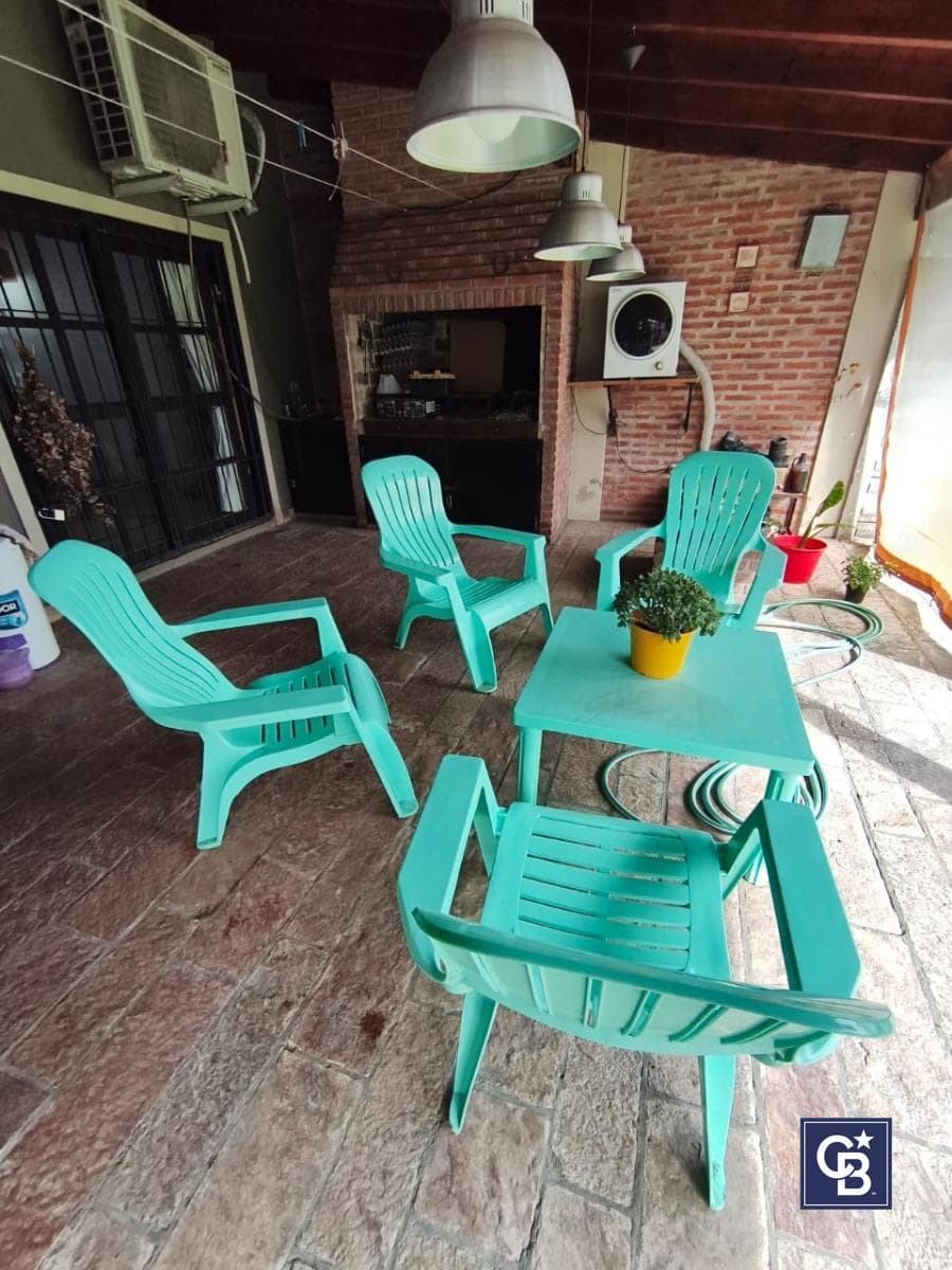 4-Room House for Sale, Eligible for Financing, in Pilar, Champagnat Area