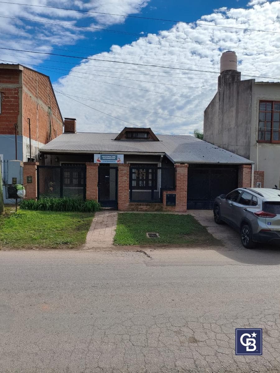 4-Room House for Sale, Eligible for Financing, in Pilar, Champagnat Area