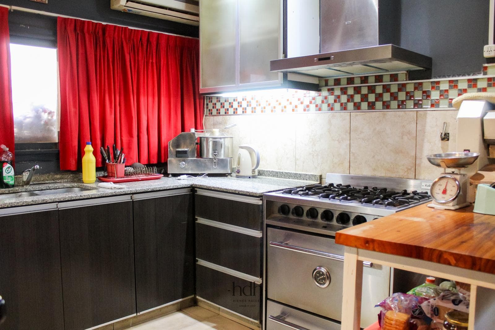 Tejas del Sur 2 House with 3 bedrooms, 3 bathrooms, and a pool; secure neighborhood