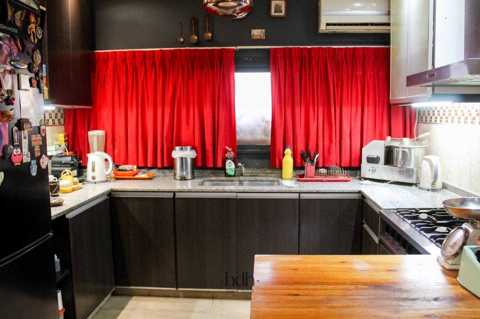 Tejas del Sur 2 House with 3 bedrooms, 3 bathrooms, and a pool; secure neighborhood