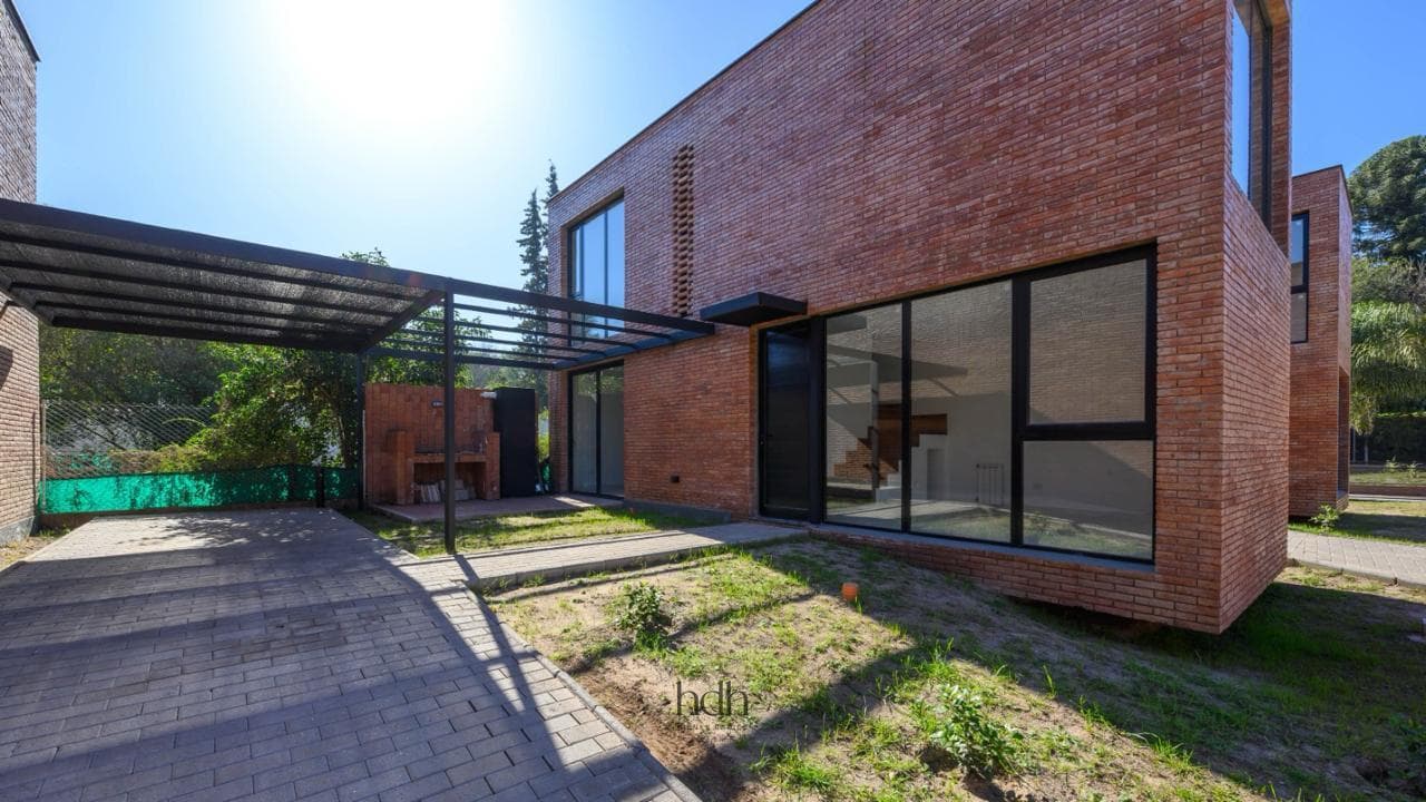 Duplex in Villa Allende: 2 bedrooms with a patio