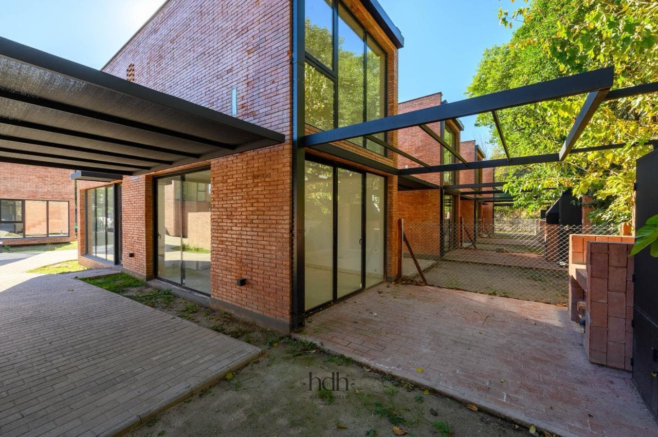 Duplex in Villa Allende: 2 bedrooms with a patio