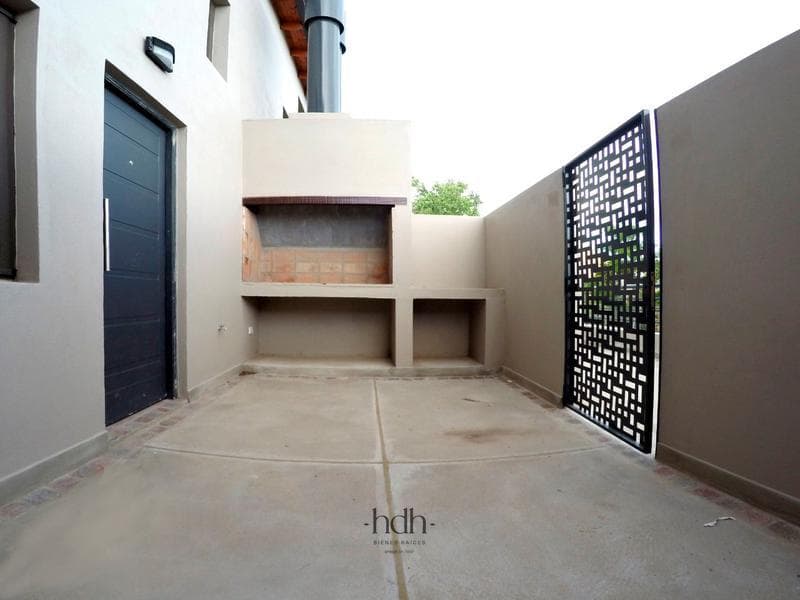 2-bedroom, 2-bathroom duplex for sale with a patio in the San Fernando neighborhood