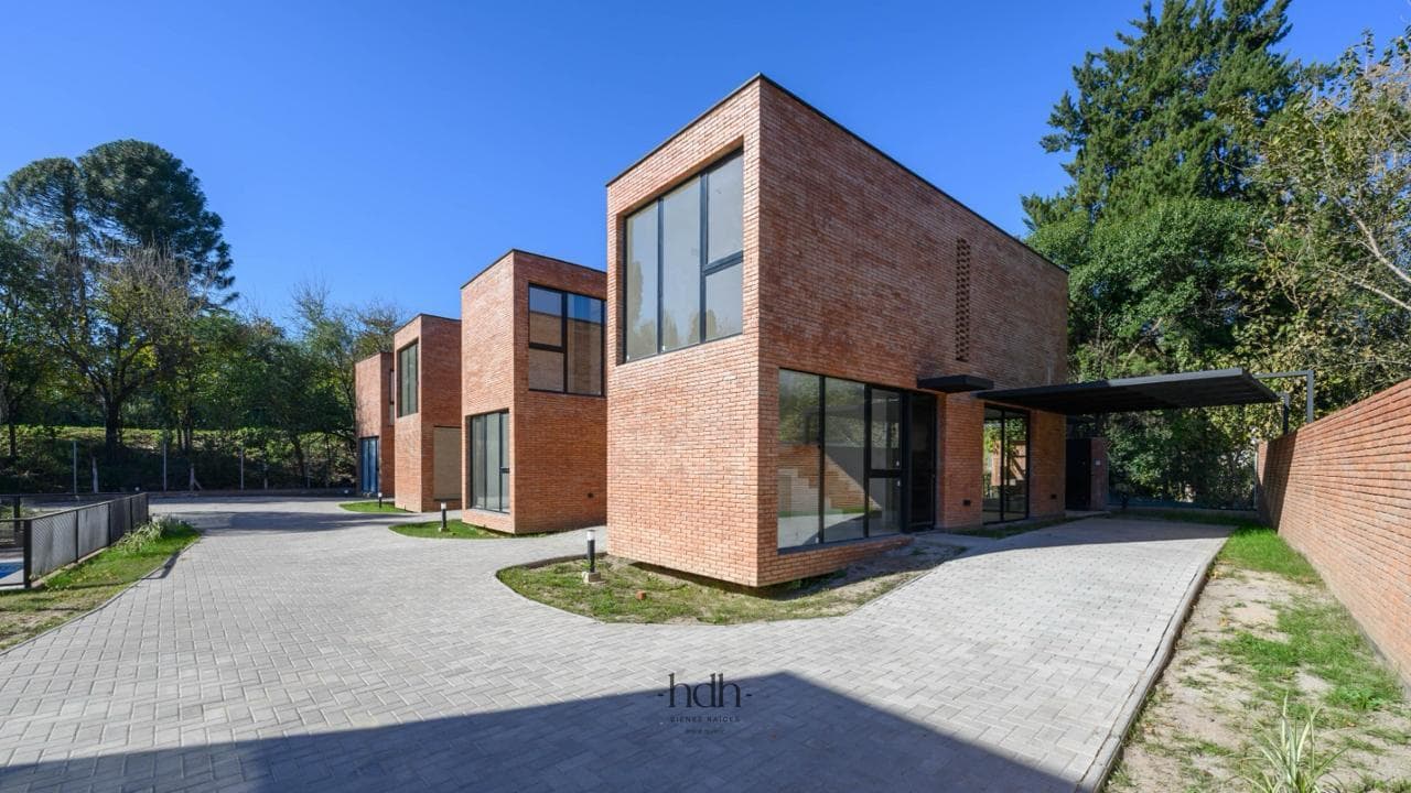 Duplex in Villa Allende: 2 bedrooms with a patio