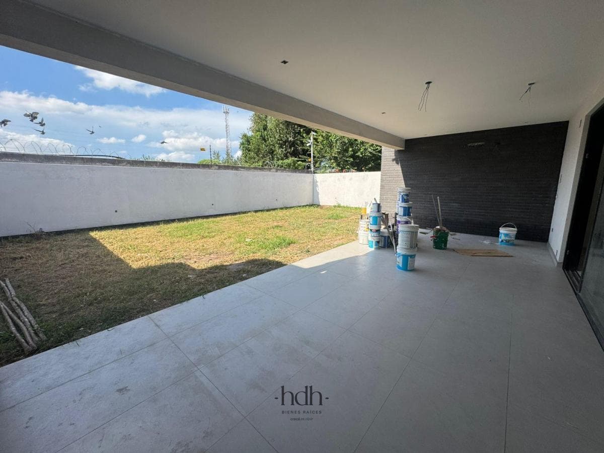 Brand-new 3-bedroom house in Greenville 2 with an excellent ground-floor patio