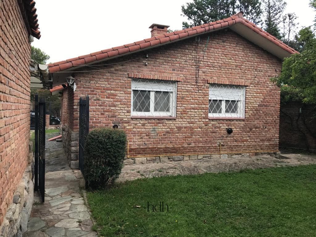 House in La Cumbre with 2 bedrooms, an excellent patio, and an apartment