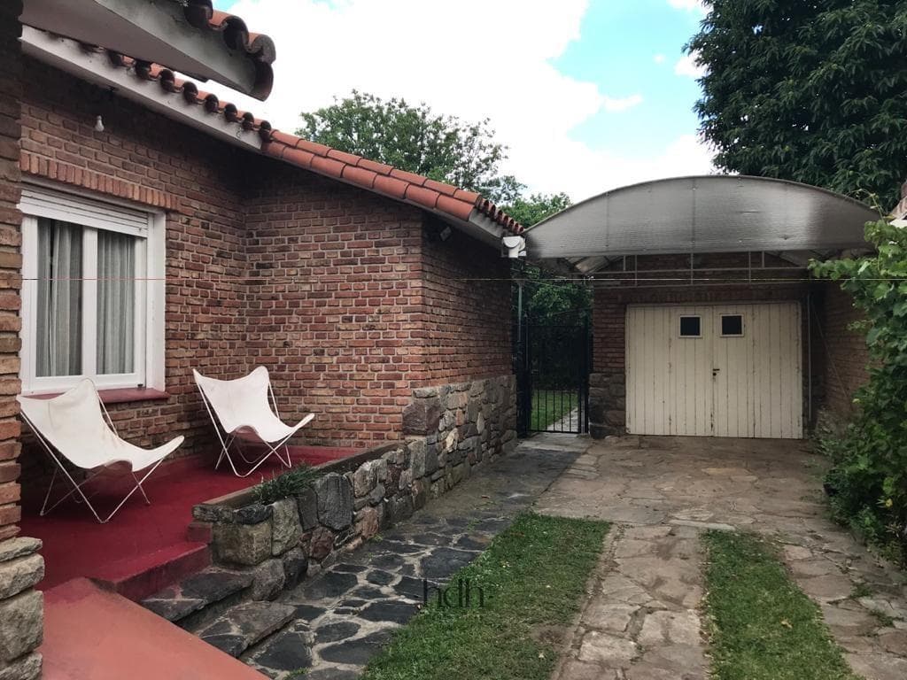 House in La Cumbre with 2 bedrooms, an excellent patio, and an apartment