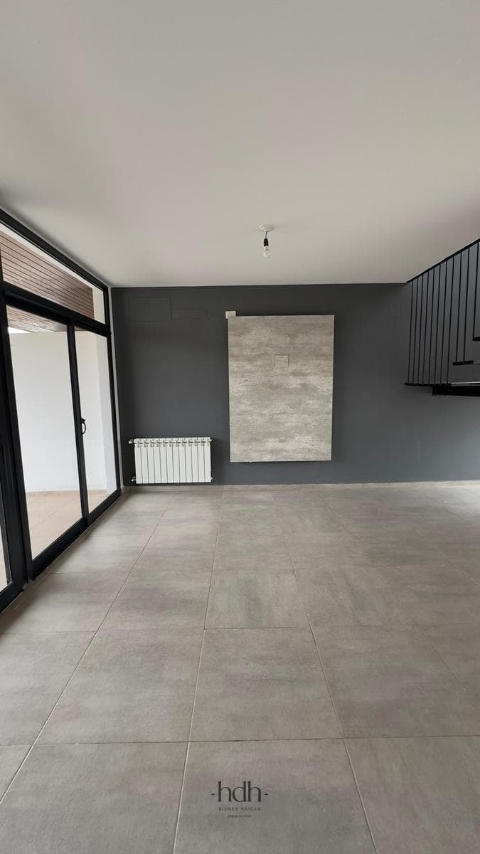 3-bedroom, 3-bathroom duplex in La Calandria with a lovely patio