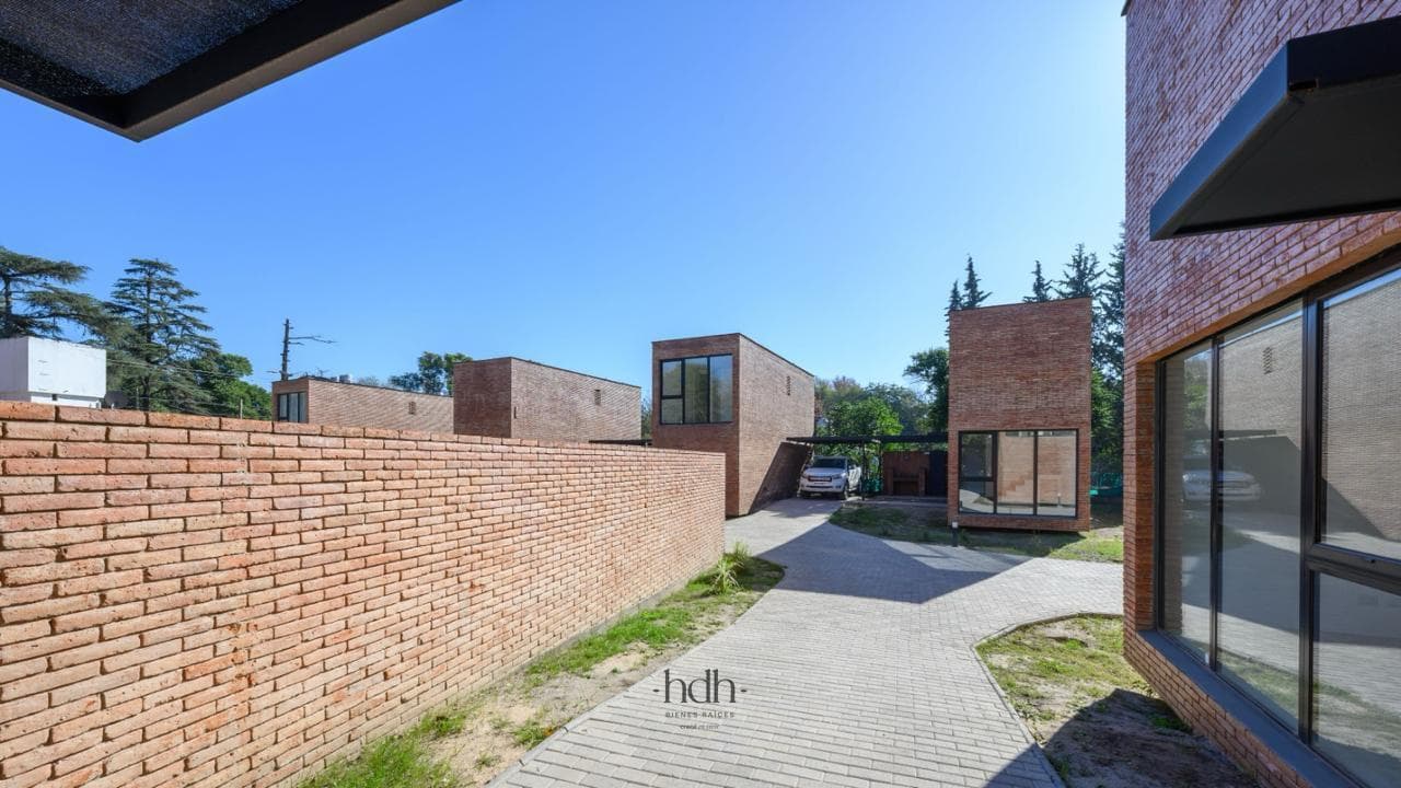 Duplex in Villa Allende: 2 bedrooms with a patio