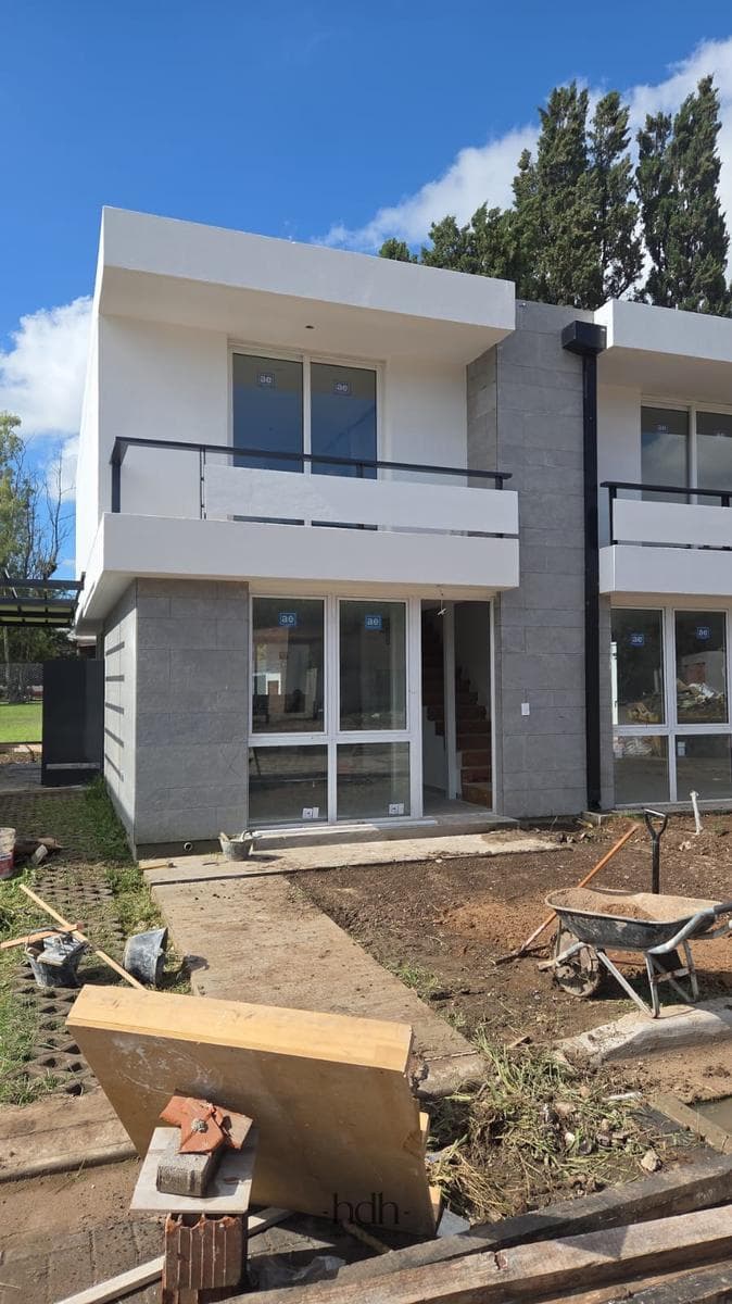 House for Sale in Housing Las Veras: 2-Bedroom Duplex with Patio in Valle Escondido