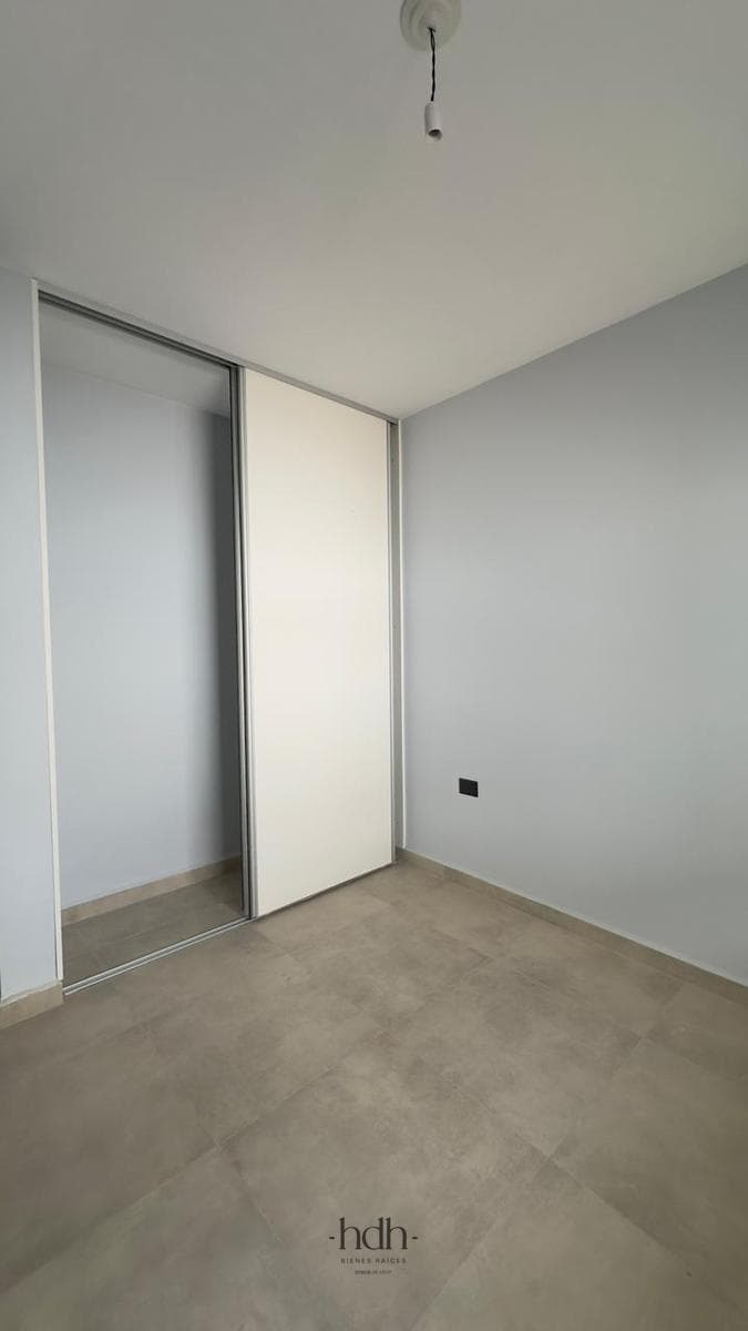 Duplex for rent in Colinas de Manantiales: 2 bedrooms, with a garage and a grill in the backyard