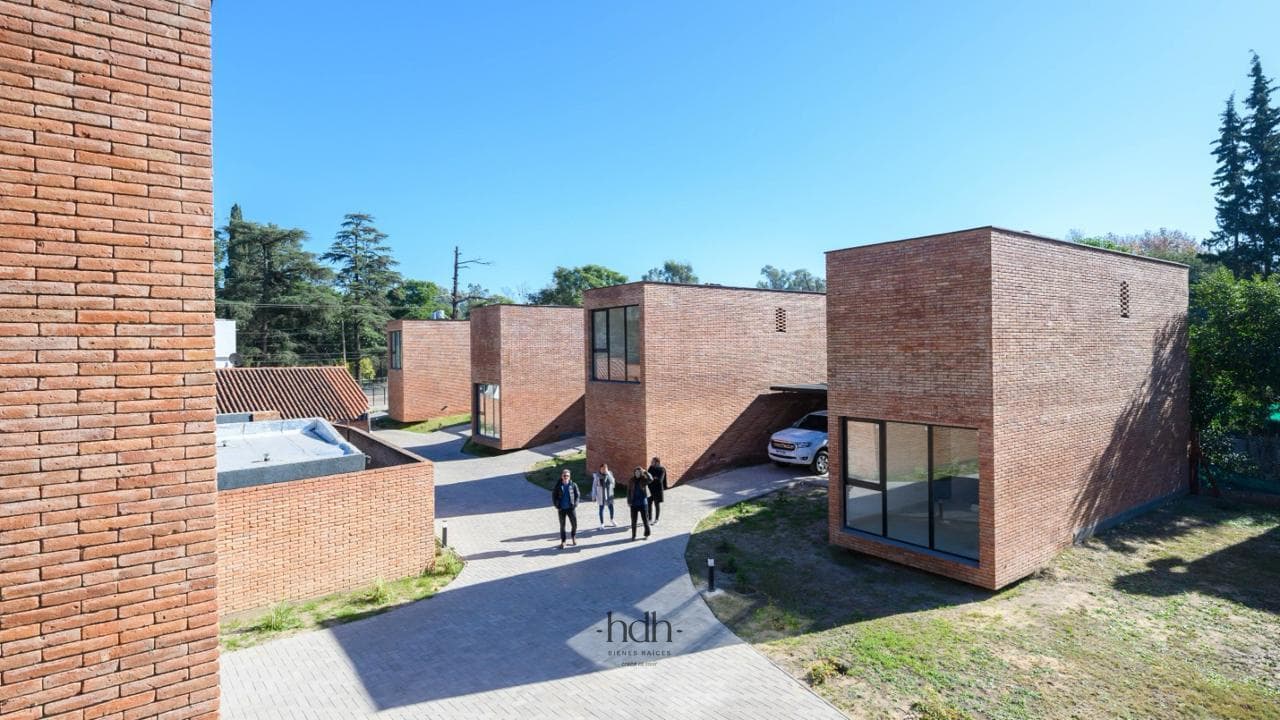 Duplex in Villa Allende: 2 bedrooms with a patio