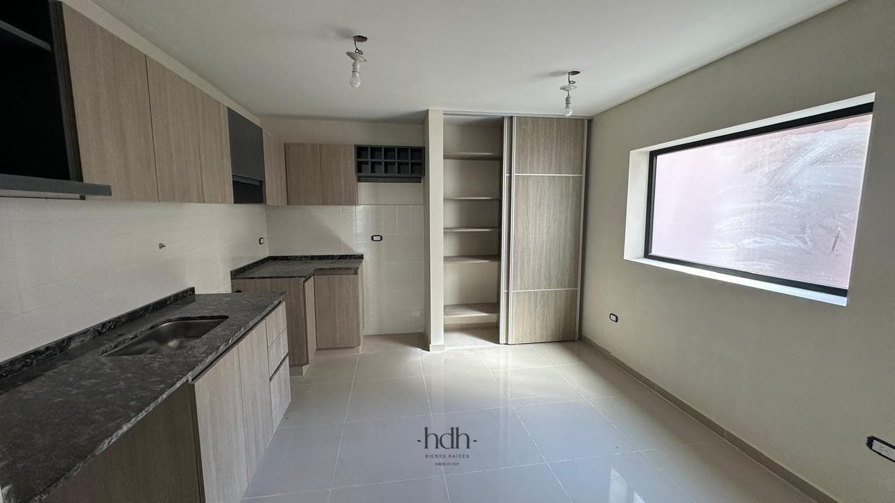 Apartment in Nueva Córdoba Reggia 6: 1 bedroom with a balcony, 1 bathroom with amenities