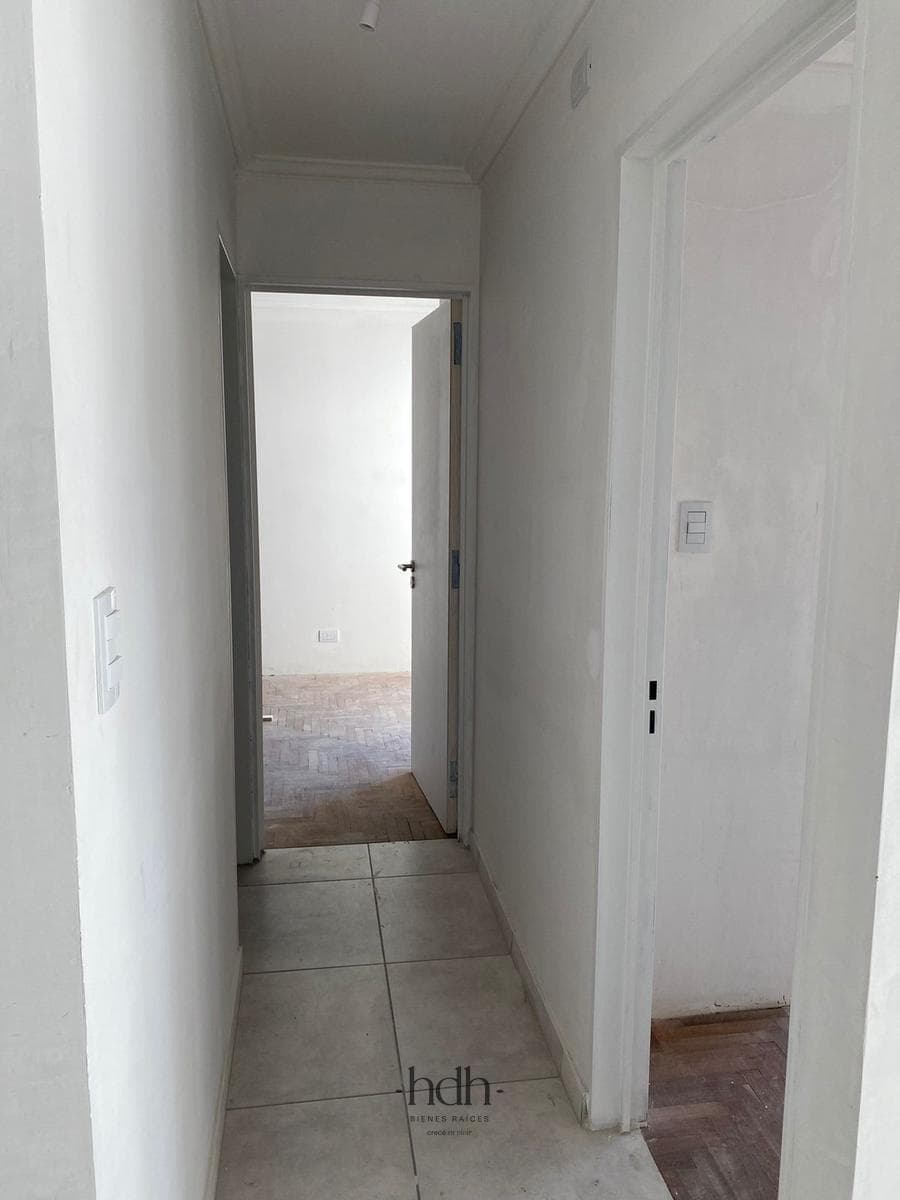 Apartment for sale in Guemes: 1 or 2 bedrooms, 1 bathroom, with a garage