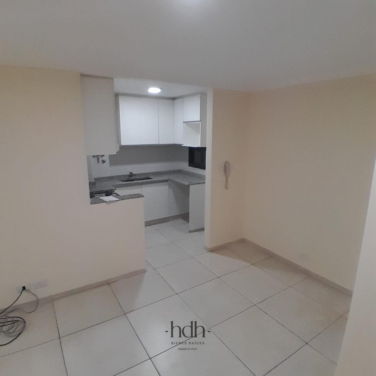 Apartment for sale in Guemes: 1 or 2 bedrooms, 1 bathroom, with a garage