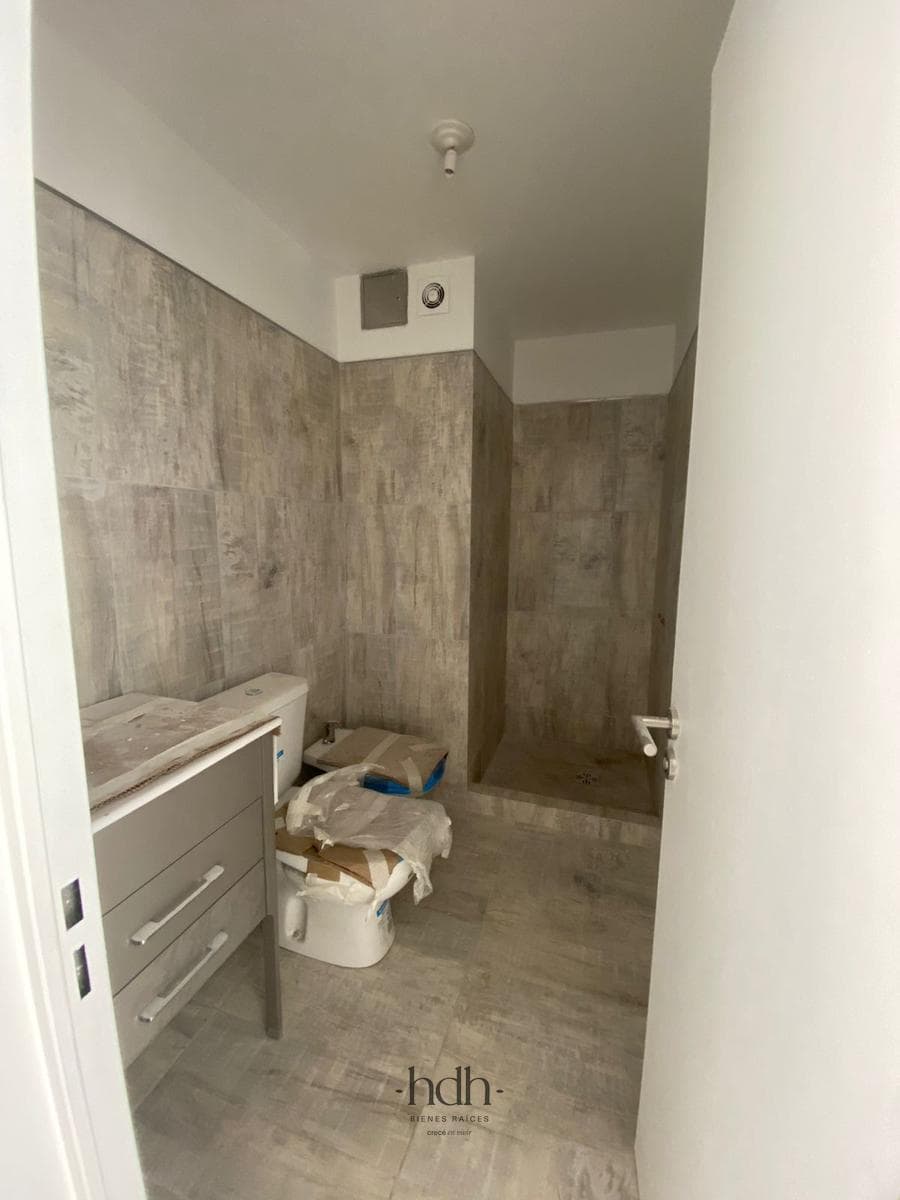Apartment for sale in Guemes: 1 or 2 bedrooms, 1 bathroom, with a garage
