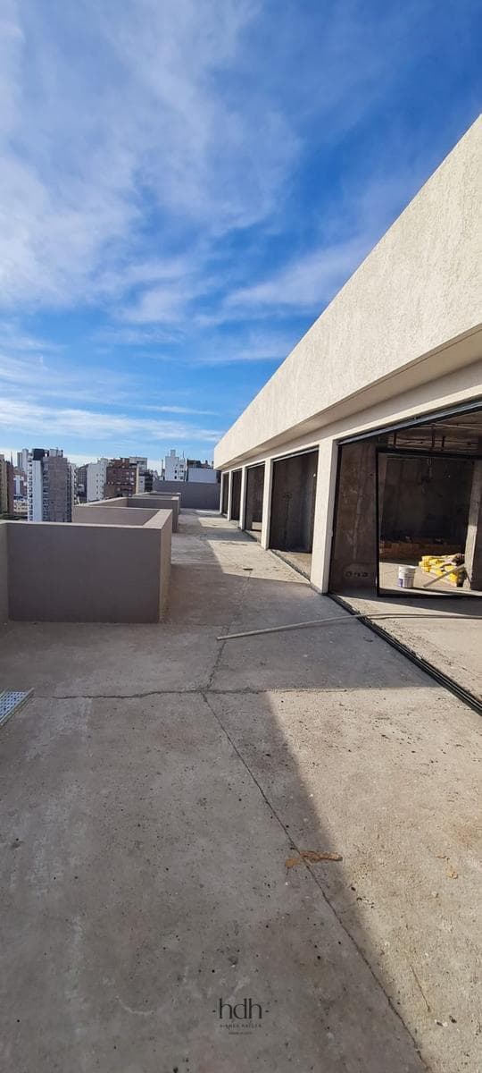 Apartment for sale in Guemes: 1 or 2 bedrooms, 1 bathroom, with a garage