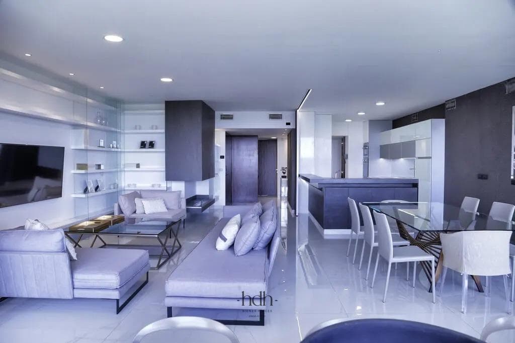 Apartment for sale on Avenida Laplace: 3 bedrooms, 4 bathrooms, with a garage, balcony, and brand-new pool
