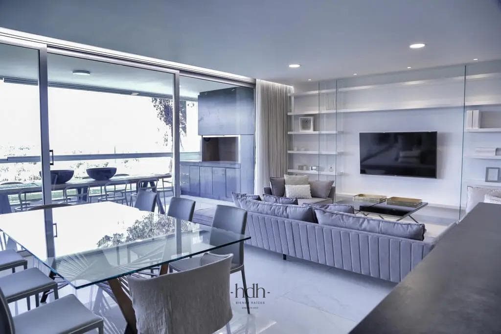 Apartment for sale on Avenida Laplace: 3 bedrooms, 4 bathrooms, with a garage, balcony, and brand-new pool