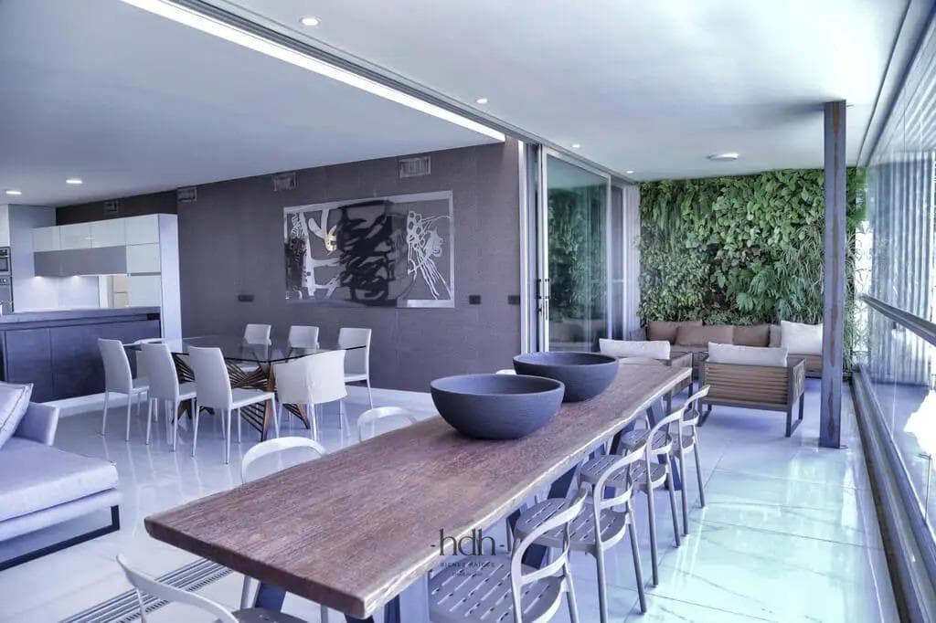 Apartment for sale on Avenida Laplace: 3 bedrooms, 4 bathrooms, with a garage, balcony, and brand-new pool