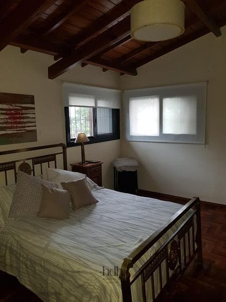 House in Lomas de San Martín: 4 bedrooms, 3 bathrooms, garage, pool, mortgage-eligible