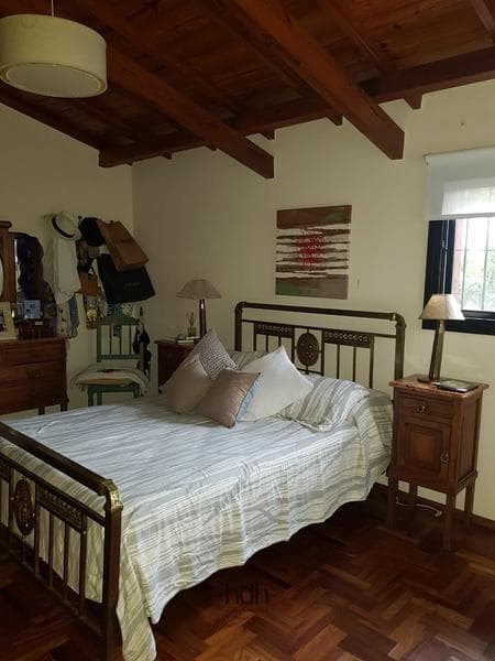 House in Lomas de San Martín: 4 bedrooms, 3 bathrooms, garage, pool, mortgage-eligible