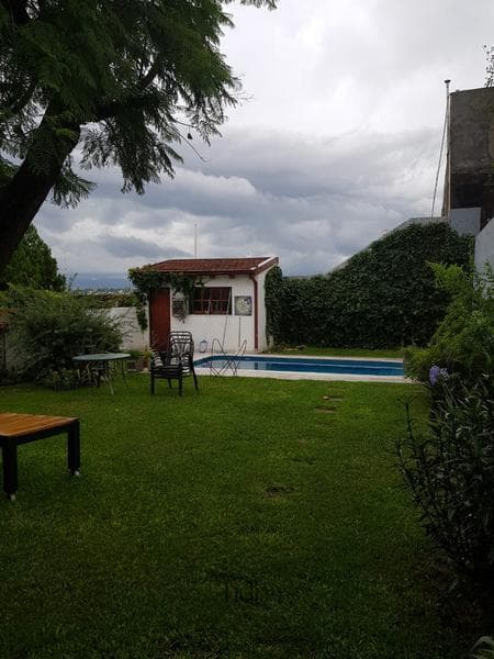 House in Lomas de San Martín: 4 bedrooms, 3 bathrooms, garage, pool, mortgage-eligible