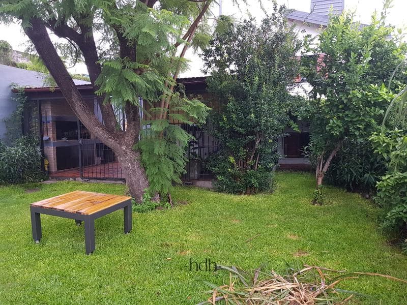House in Lomas de San Martín: 4 bedrooms, 3 bathrooms, garage, pool, mortgage-eligible