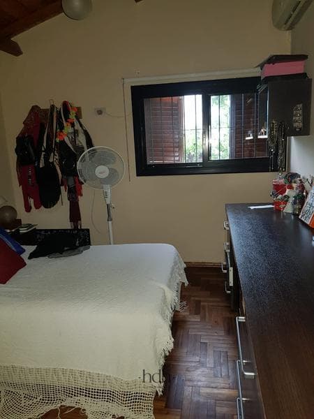 House in Lomas de San Martín: 4 bedrooms, 3 bathrooms, garage, pool, mortgage-eligible