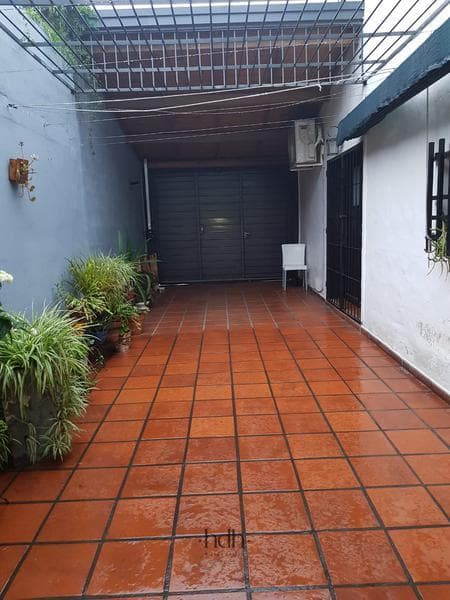 House in Lomas de San Martín: 4 bedrooms, 3 bathrooms, garage, pool, mortgage-eligible
